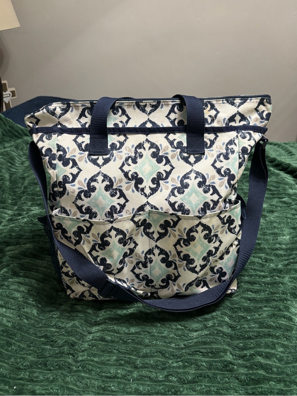 thirty-one Navy and Cream Patterned Tote with Mint Accents